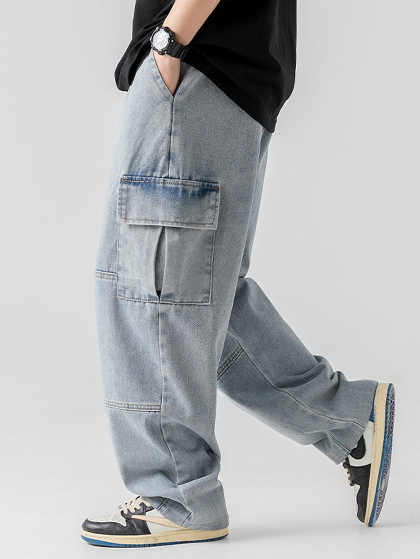 Elastic Waist Relax Fit Straight Leg Cargo Jeans